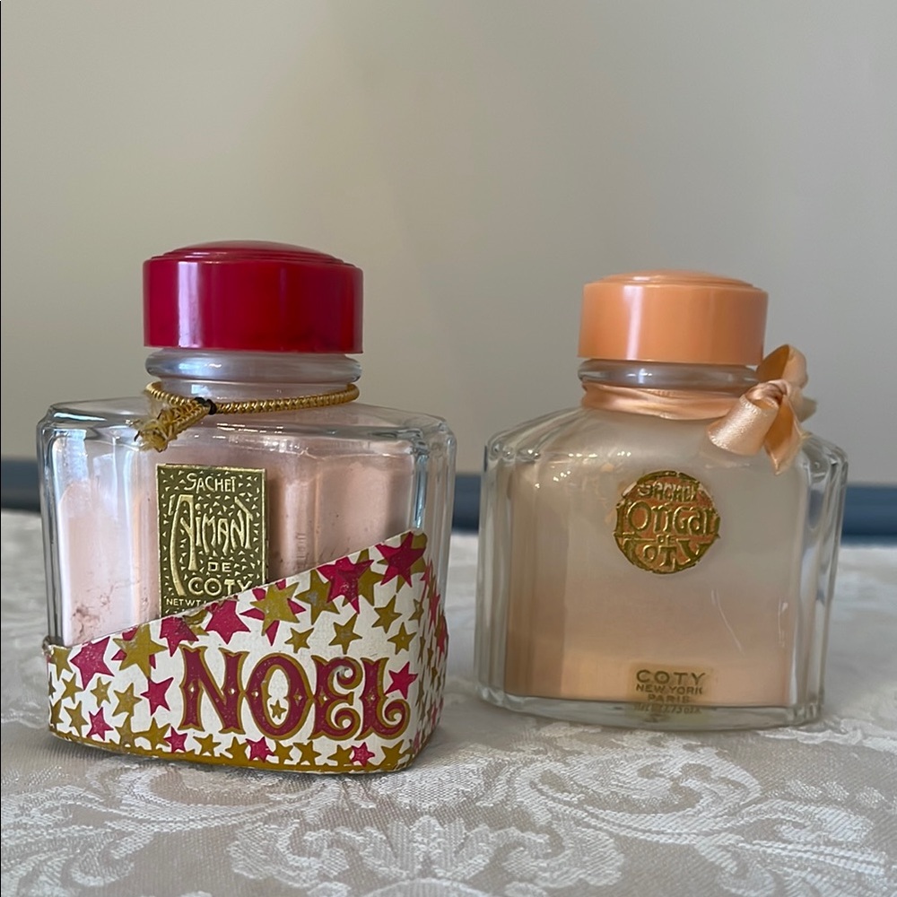 L’Aimant de Coty and L’Origan de Coty
Women's Bath & Body Powder Set